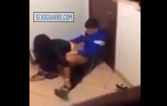 graban a maestra de prepa cogiendo con alumnos dentro del salon