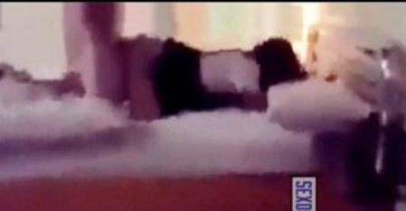 novio graba a morrita colegiala cogiendo como putita en la cama