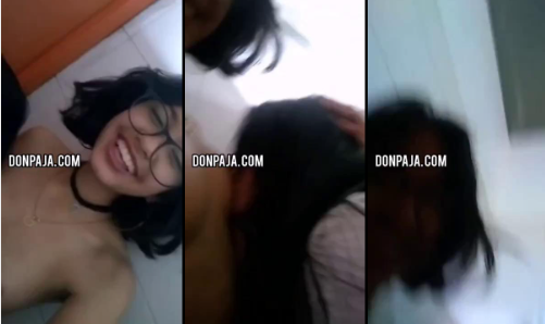chavita de lentes timida pero muy putita le enseña las tetas a sus compañeros