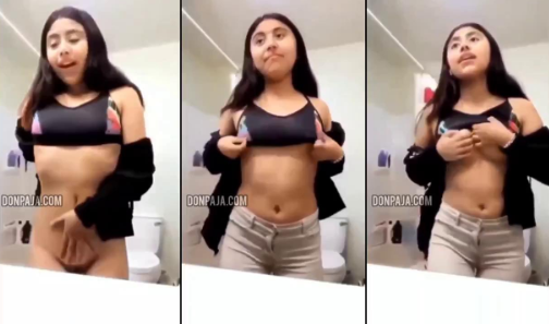 morrita putita se saca las tetas para sus compañeros del colegio