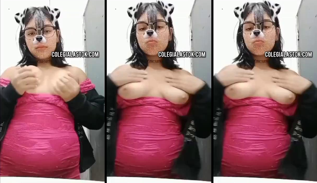 jovencita calenturienta le enseñas las tetas a sus compañeros del colegio