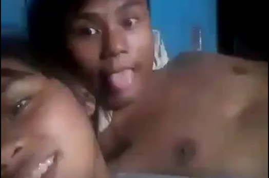 parejita de novios adolescentes se graban cogiendo