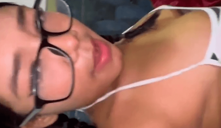 que increible culo de infarto tiene la jovencita que se pone un hilo