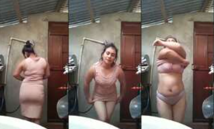 peruana cachonda enseñando lo apretada que tiene la vagina