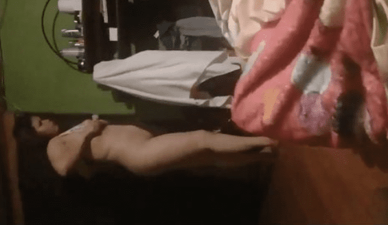 Grabé a mi prima en ropa interior mientras se cambiaba