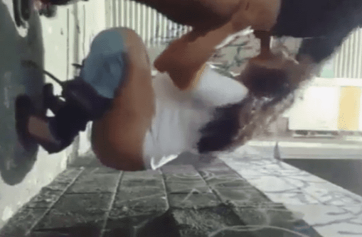 Mexicana culona chupando en la vía