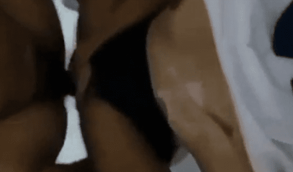 Le quitan la tanga a la estudiante y se la cogen sabroso