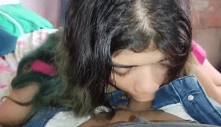 Jovencita recién 18 chupa como experta