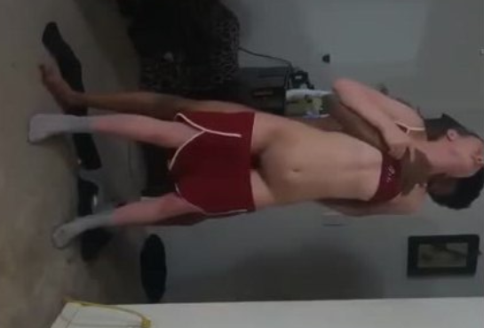 colegiala perdiendo la virginidad y al parecer no la esta pasando bien