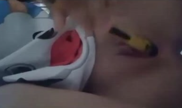 colegiala cachonda se graba masturbandose delicioso en su habitacion