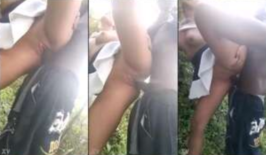 Estudiante calenturienta se deja coger en medio de las hierbas