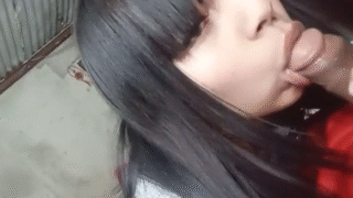 la jovencita se graba chupandosela al novio