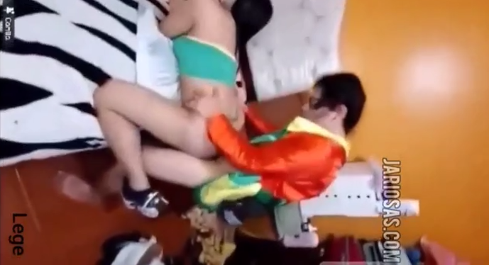 La chilindrina de huacho cogiendo a un travesti por dinero